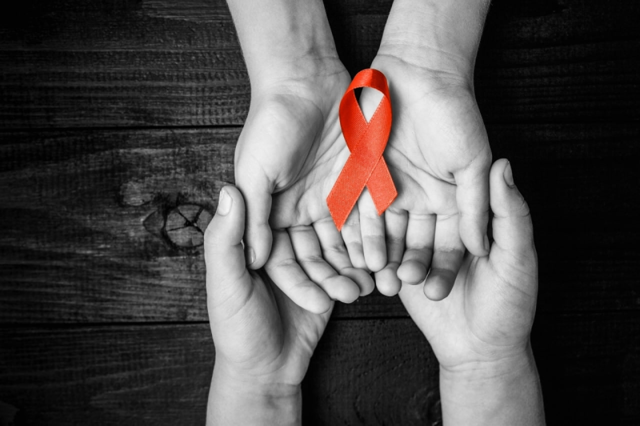 UTILIZING ONLINE COMMUNITIES FOR RAISING HIV AWARENESS